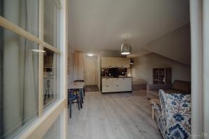Kuchyňa alebo kuchynka v ubytovaní Apartamenty Silence Górskie Zacisze + 15 fotografií