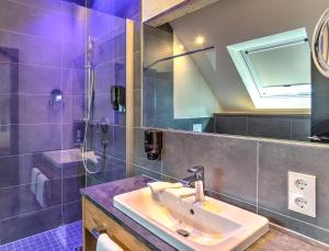 a bathroom with a sink and a shower at Hotel am Hafen in Cochem