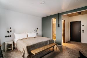 Postel nebo postele na pokoji v ubytování THE HEARTS HOTEL - dein Boutique- und Event-Resort