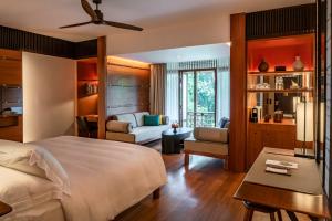 Ein Bett oder Betten in einem Zimmer der Unterkunft The Datai Langkawi