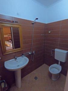 Koupelna v ubytování Hotel Bicaj