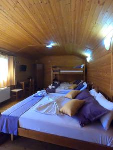 Postel nebo postele na pokoji v ubytování Hotel Bicaj