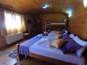 Postel nebo postele na pokoji v ubytování Hotel Bicaj