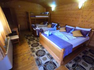Postel nebo postele na pokoji v ubytování Hotel Bicaj