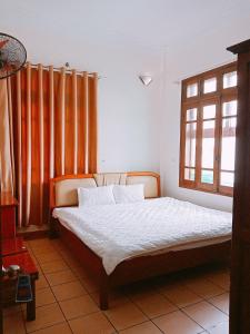 Postelja oz. postelje v sobi nastanitve Ngoc Son Tam Dao Hotel