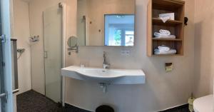 A bathroom at Pension Seeheim
