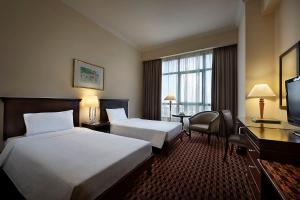 Postel nebo postele na pokoji v ubytování Berjaya Penang Hotel