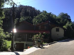 a house on the side of a road at HÔTEL RESTAURANT LA FOURMI in Bourbach-le-Haut