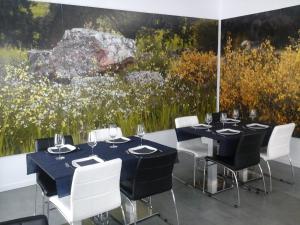 Reštaurácia alebo iné gastronomické zariadenie v ubytovaní Hotel EH Piedra Y Luz