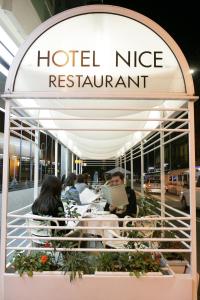 Gestir sem dvelja á Hotel Nice