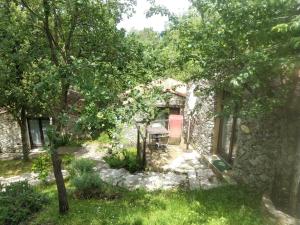 a stone house with a red chair in a yard at Villa Praesidio in Riventosa