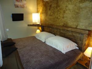 a bedroom with a bed with two pillows on it at Villa Praesidio in Riventosa
