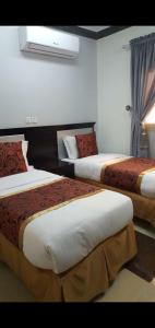 Un pat sau paturi într-o cameră la Natwan Furnished unites