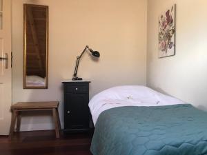 Postel nebo postele na pokoji v ubytování B&B De Pastorie bij Dokkum