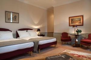 Säng eller sängar i ett rum på Hôtel de Londres
