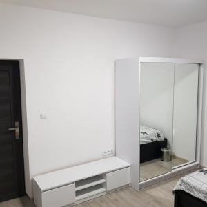 Posteľ alebo postele v izbe v ubytovaní MirrorRoom PL Downtown