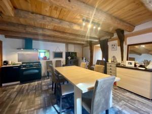 Kuchyň nebo kuchyňský kout v ubytování Maison d´hôtes La Dromandise