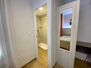 Koupelna v ubytování Hostal Pensimar + 37 fotografií