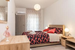 Postel nebo postele na pokoji v ubytování House Imela + 37 fotografií