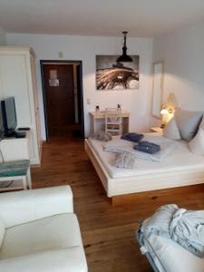 A bed or beds in a room at Apartment Diana Még 34 kép