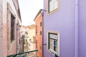 Gallery image of Stylish Getaway in a Mezzanine Flat by the Castle in Lisbon