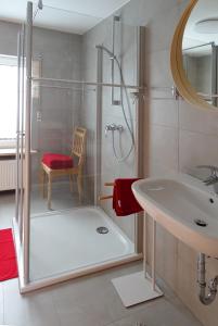 Ванная комната в Ferienwohnung beim Burgberg