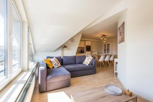 
A seating area at Modern and Large 2 bedroom apartment in Middelkerke
