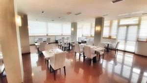 Reštaurácia alebo iné gastronomické zariadenie v ubytovaní Hotel & Wellness Fra I Pini