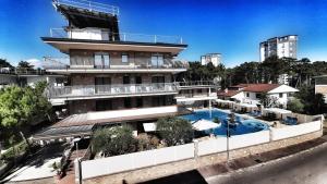 Bazén v ubytovaní Hotel & Wellness Fra I Pini alebo v jeho blízkosti