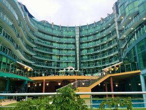Bazén v ubytování Hotel Primorsko Del Sol nebo v jeho okolí
