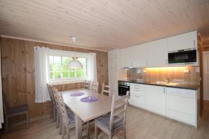 Virtuvė arba virtuvėlė apgyvendinimo įstaigoje Fagernes Camping