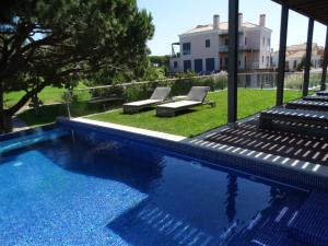 Πισίνα στο ή κοντά στο Apartamento com 3 quartos e piscina