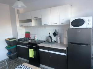 Köök või kööginurk majutusasutuses Mieszkanie dwupokojowe Hel