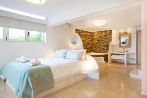 Ένα ή περισσότερα κρεβάτια σε δωμάτιο στο Villa Bella Elena +31 φωτογραφίες