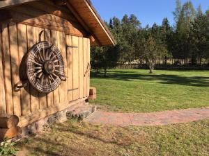 Aed väljaspool majutusasutust The gorgeous log house, that brings out the smile!