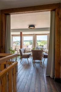 Ruang duduk di Altes Forsthaus - Ferienwohnung im Obergeschoss