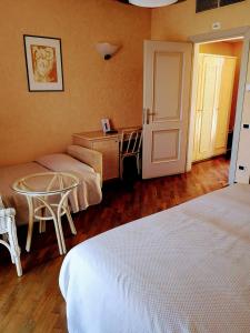 Postel nebo postele na pokoji v ubytování Serravalle Golf Hotel