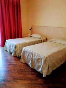 Postel nebo postele na pokoji v ubytování Serravalle Golf Hotel