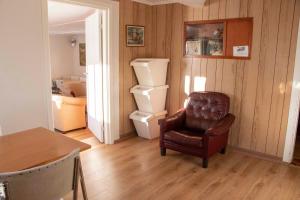 Ruang duduk di 1908 Hostel by Ourhotels