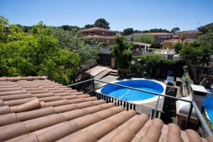Pemandangan kolam renang di Alojamiento Villa Moles atau berdekatan
