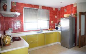 Kuchyňa alebo kuchynka v ubytovaní Casa/Chalet Doñana + 13 fotografií