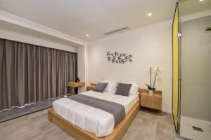 Postel nebo postele na pokoji v ubytování Lilium Luxury Suites