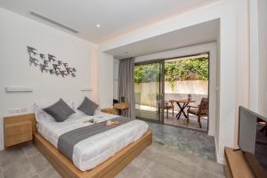 Postel nebo postele na pokoji v ubytování Lilium Luxury Suites