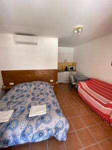 A bed or beds in a room at Appartements " Le Clos De La Cerisaie"
