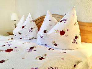 Postel nebo postele na pokoji v ubytování Haus Adlerkanzel