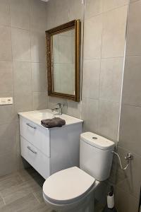 Et badeværelse på Charming apartment with sea views, Playa Arenal, Javea