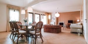 A seating area at House with View in Amfithea