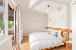 En eller flere senge i et værelse på Alpin Appartement Reinhard Tritscher