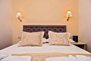 a bedroom with a large bed with two pillows at Apartmani D&D Sosič in Brela