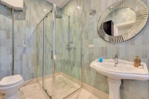 Kúpeľňa v ubytovaní BLUE MANDARIN Premium II + 15 fotografií